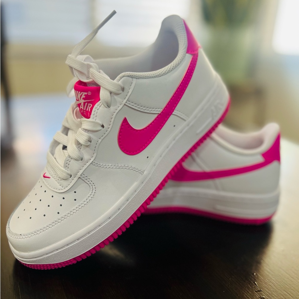 Nike forcé 1 Low White and Hot Pink Sneakers